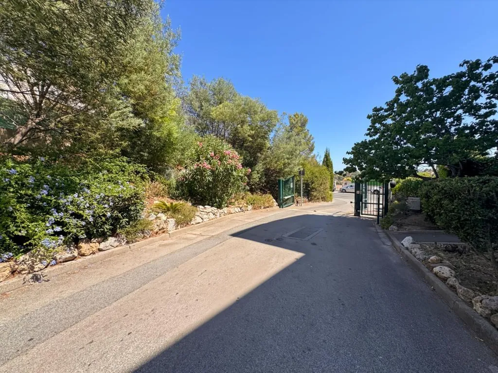 Esterno - 3-Bed Flat with Garden and Terrace in Saint-Raphaël