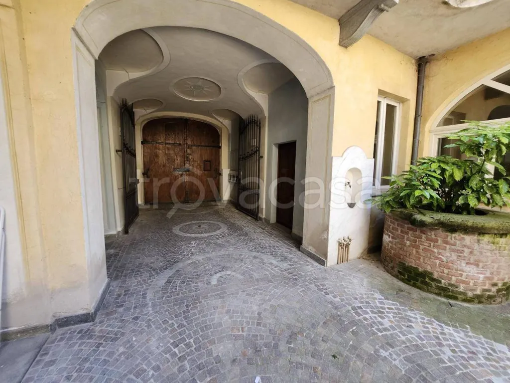 Entrée - Historic Palazzo with Courtyard in Fossano