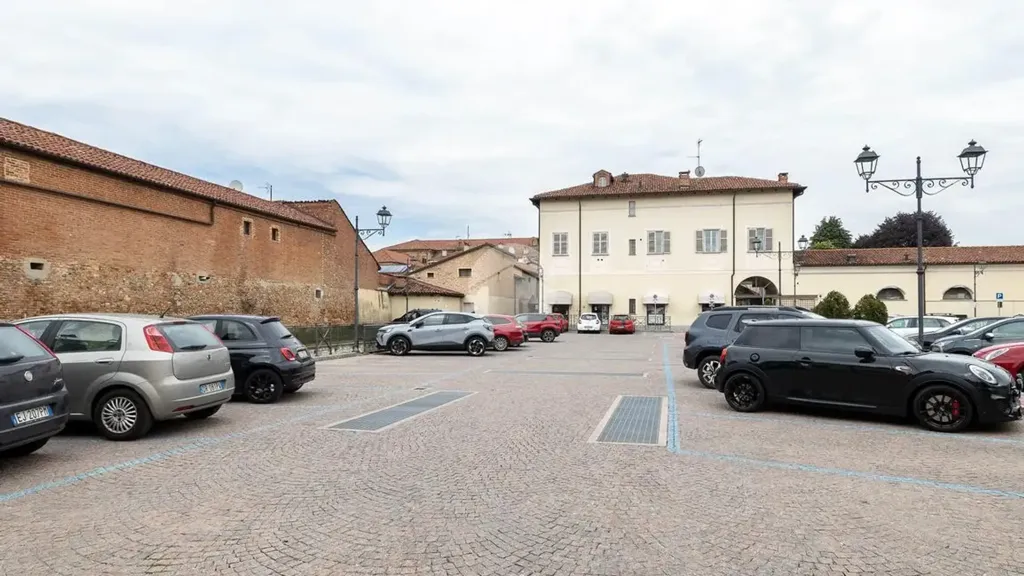 Esterno - Rustic-Style Flat with Balcony in Chieri