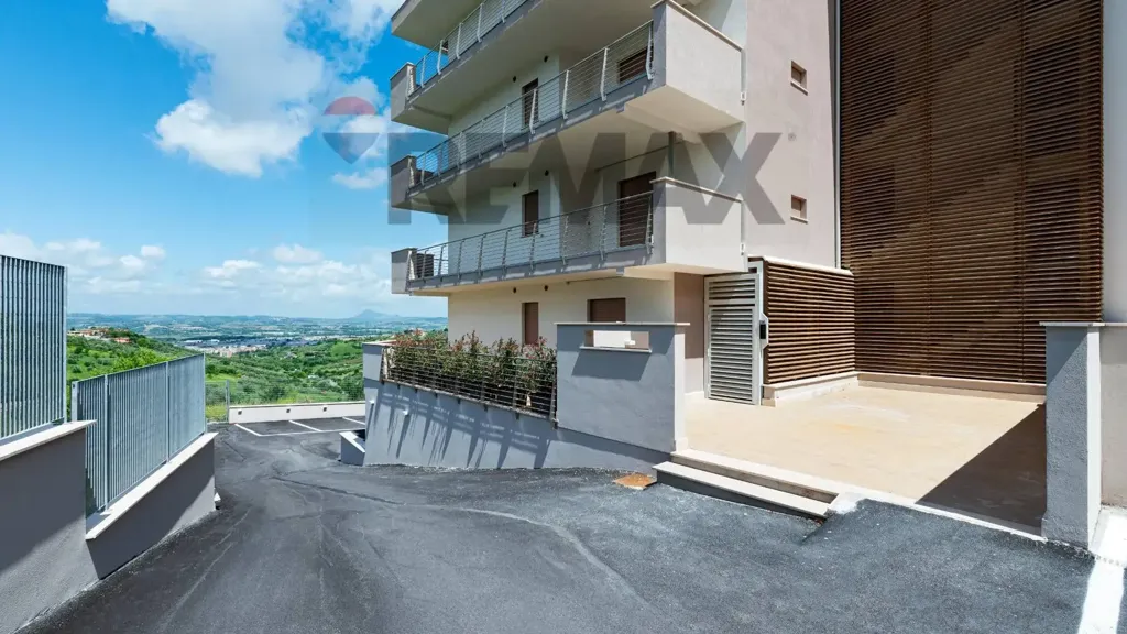 Välivaade - Contemporary Trilocale with Terrace in Monterotondo
