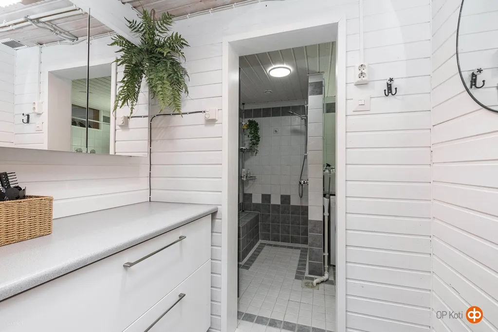 Bagni - Architectural House with Garden in Halikko