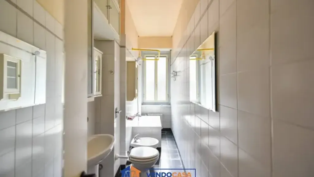Bathrooms - Twin-Storey Apartment with Balcony in Turin