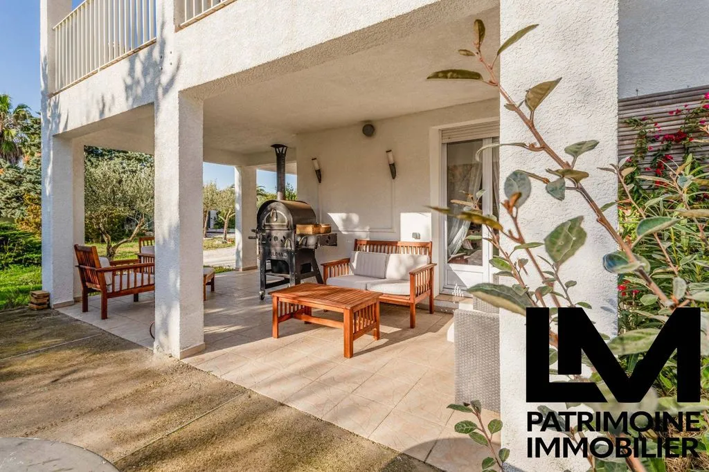 Terrace - Luxury Villa with Pool in Agde