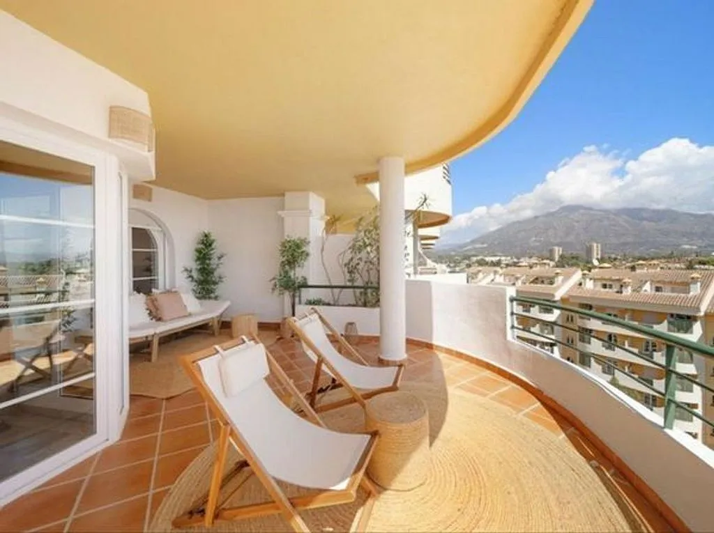 Terrasse - Apartment with Pool in Nueva Andalucía Centre