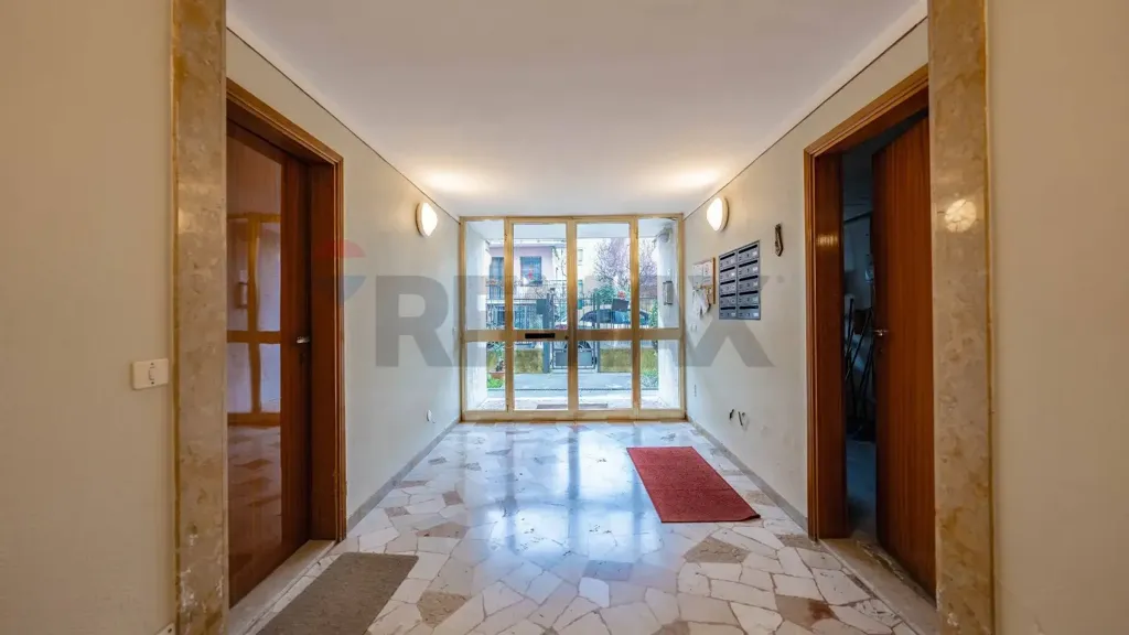 Esik - Rented Apartment with Garage in Ferrara