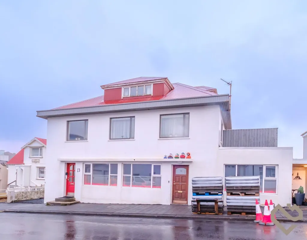 Välivaade - Stein House with Sea View in Vestmannaeyjar