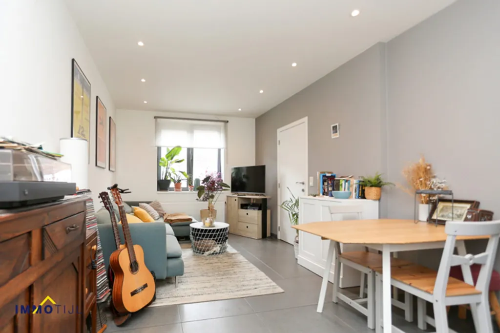 Séjour - Maison Rénovée avec Espace de Rangement à Dendermonde