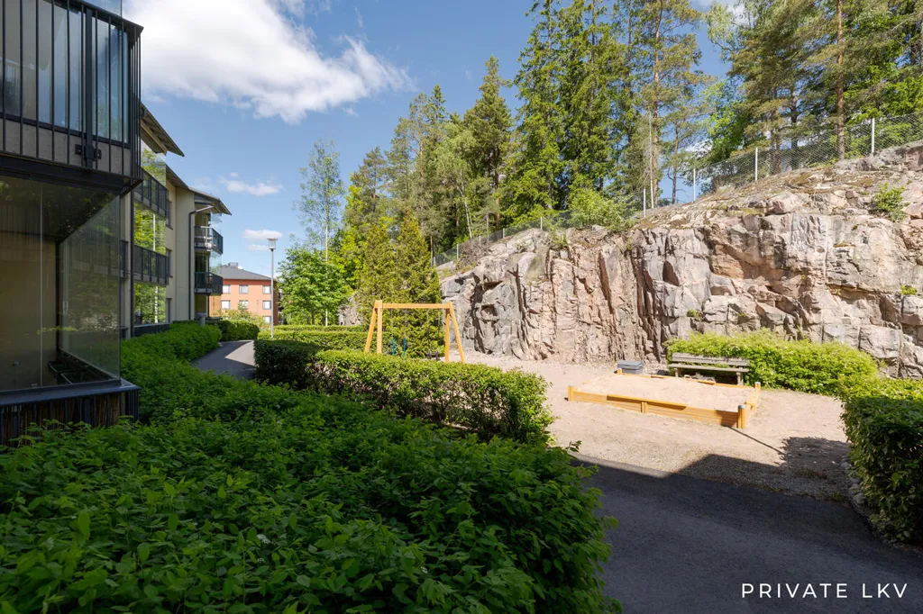 Jardin - 3-Bedroom Apartment with Balcony in Espoo Tuomarila