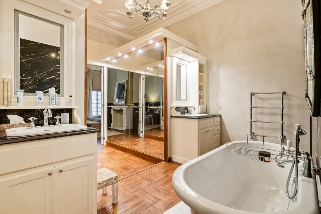Salles de bain - Herenhuis Neo-Lodewijk XVI avec Jardin à Antwerpen