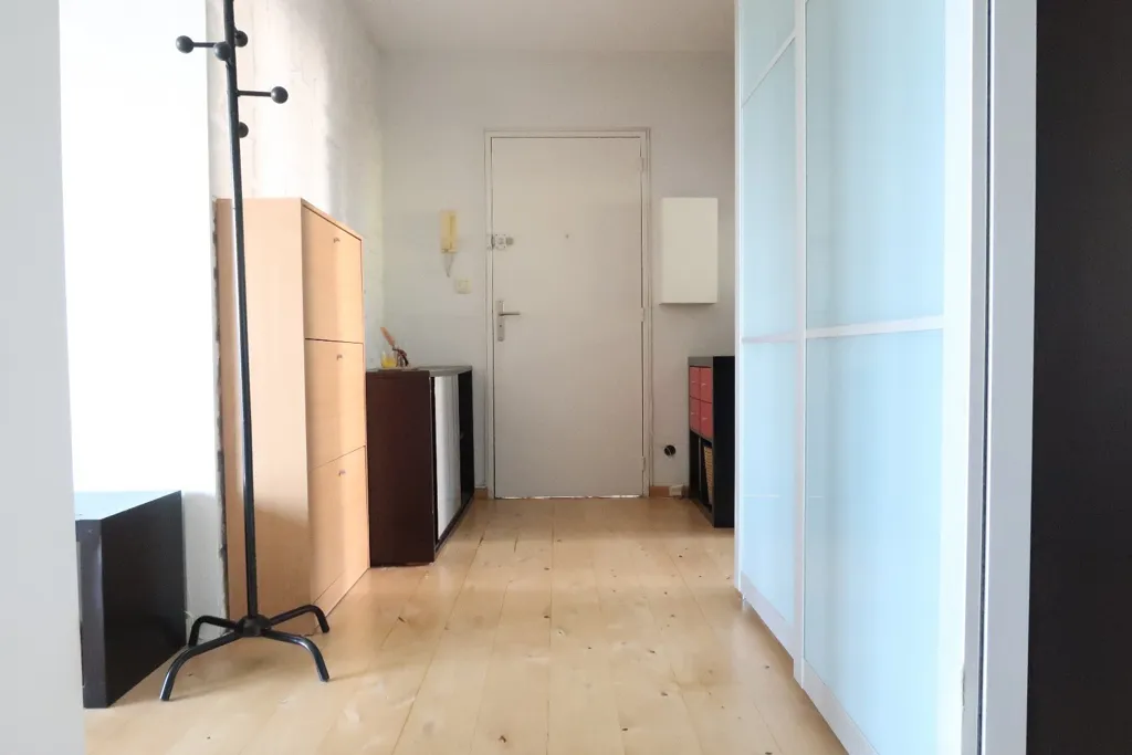 Esik - 2-Bedroom Apartment with Rooftop View in Saint-Étienne