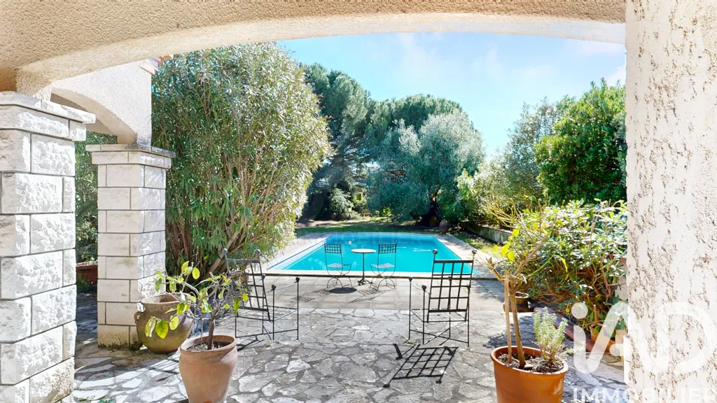 Piscine - Maison Traditionnelle avec Piscine à Balma