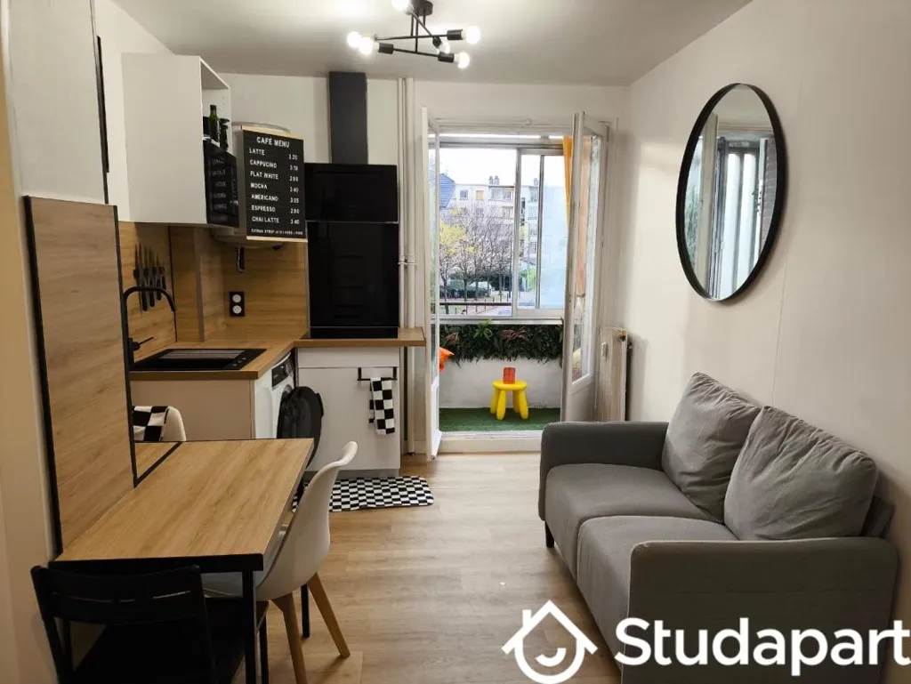 Living Room - Shared Flat with Balcony in Jeanne d'Arc Area