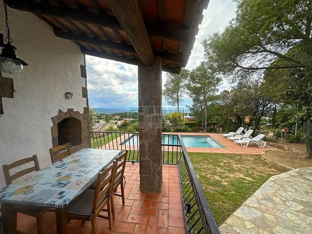 Terrass - House with Pool and Garden in Begur