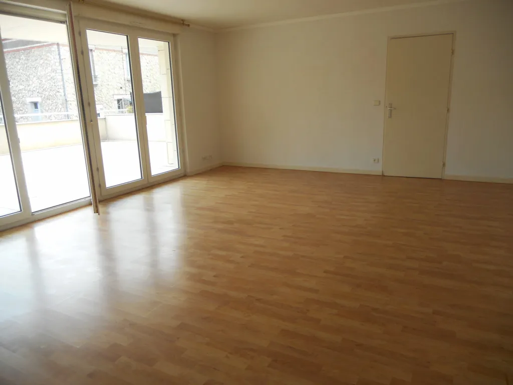 Toad - Apartment with Terrace in Courlancy