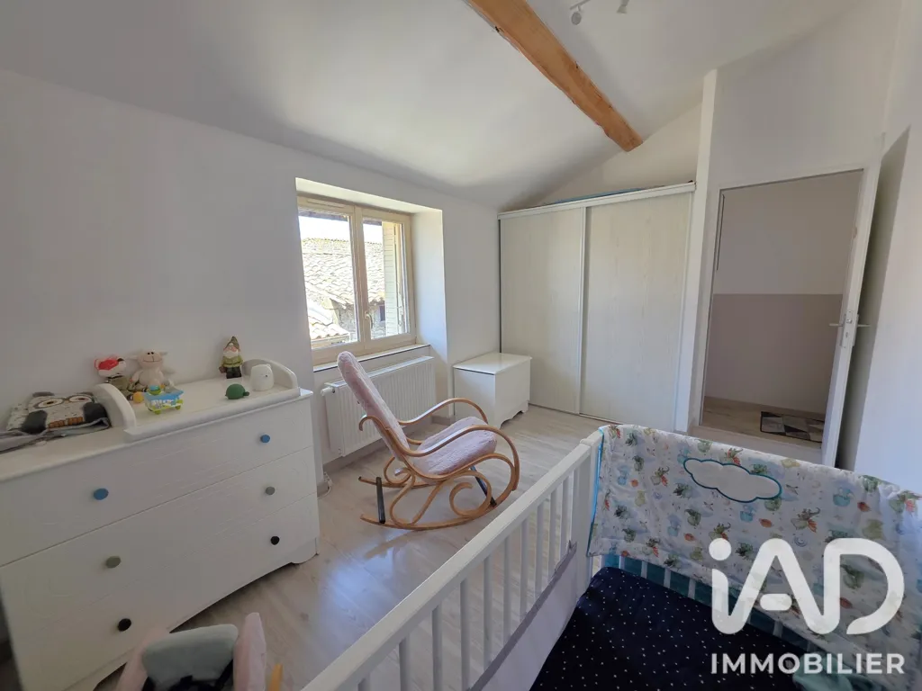 Chambres - Maison en Pierre avec Piscine au Cœur de Quintenas