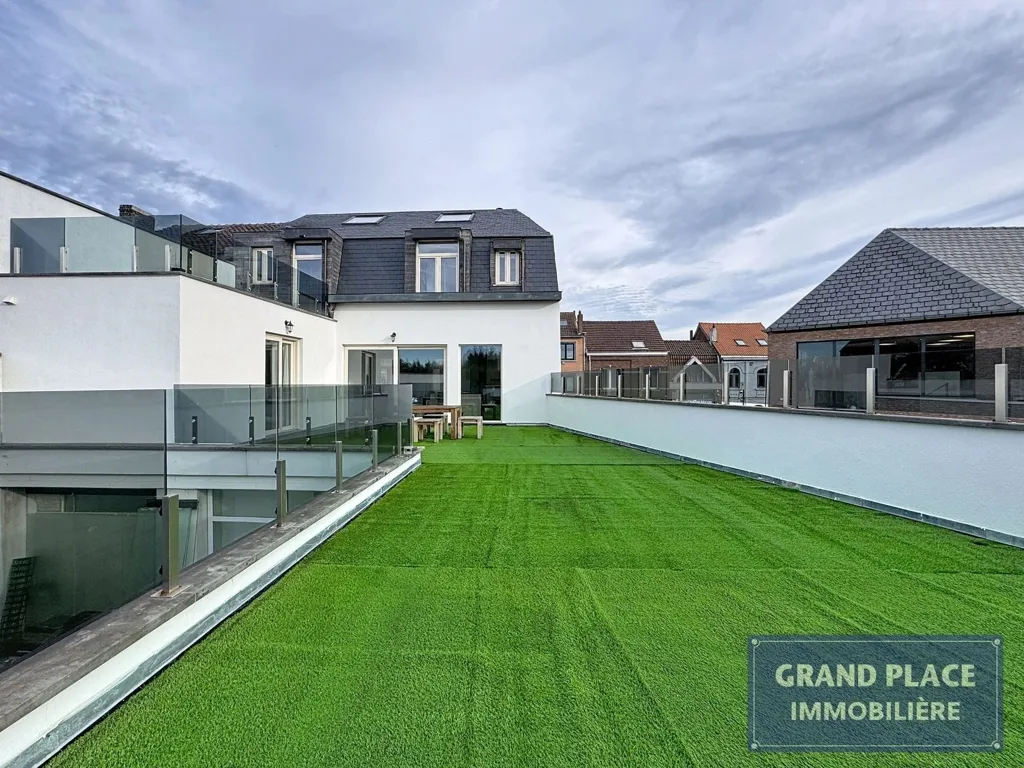 Aed - Renovated Triplex with Terraces in Joli-Bois, Waterloo