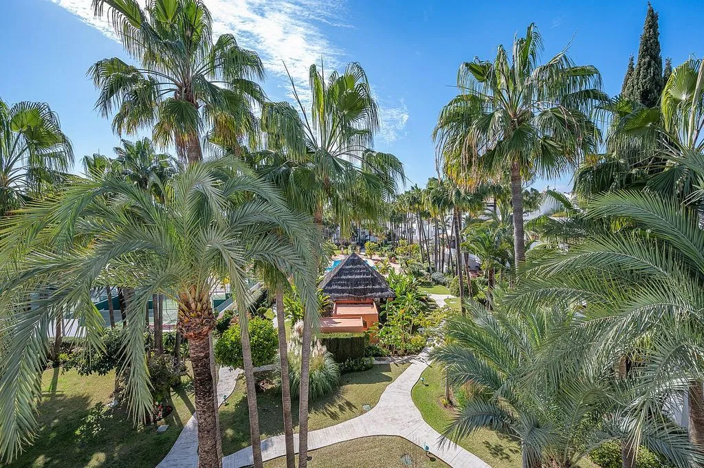 Aed - Duplex with Pool in Marbella's Golden Mile