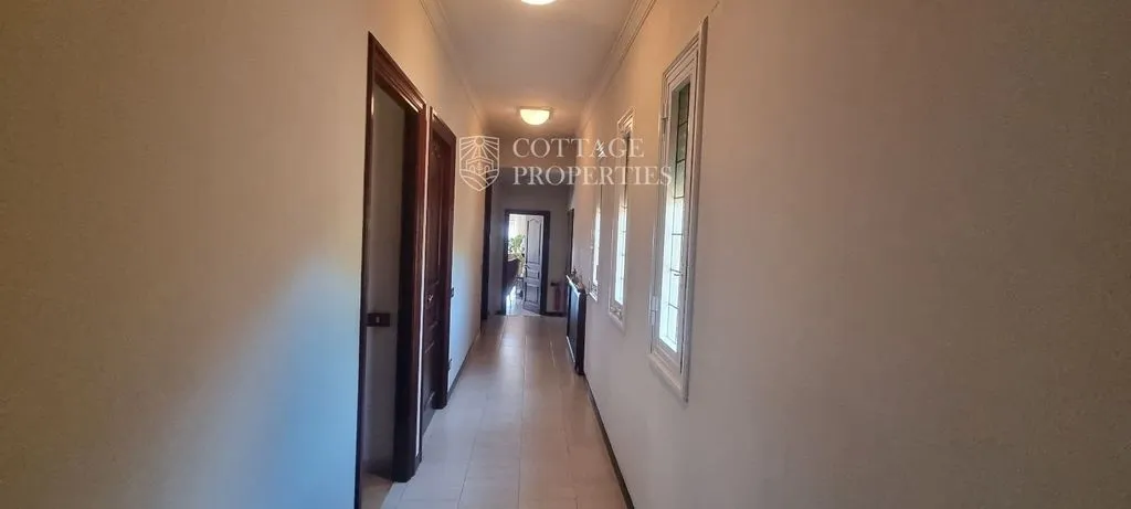 Esik - Luxury Villa with Lake View in Pla de l'Estany