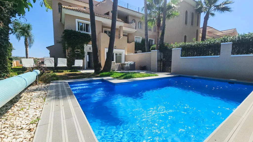 Piscine - Refurbished Semi-Detached with Pool in La Duquesa