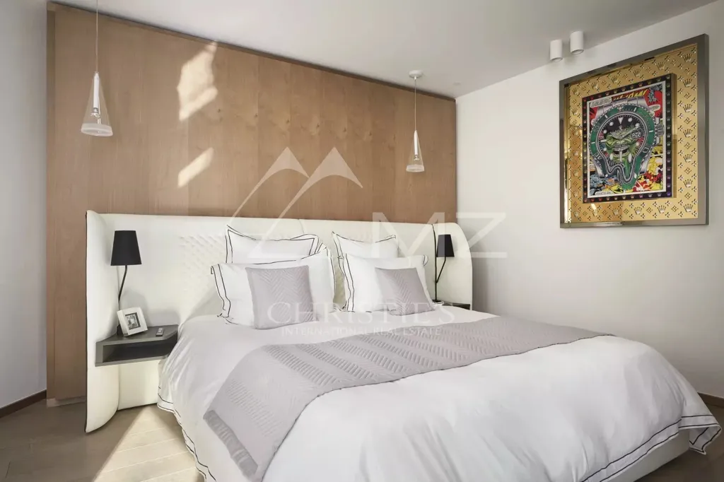 Bedrooms - 3-Bedroom Apartment with Concierge on Croisette, Cannes