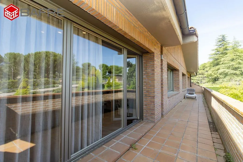 Rõdu - Chalet with Pool in La Finca, Madrid