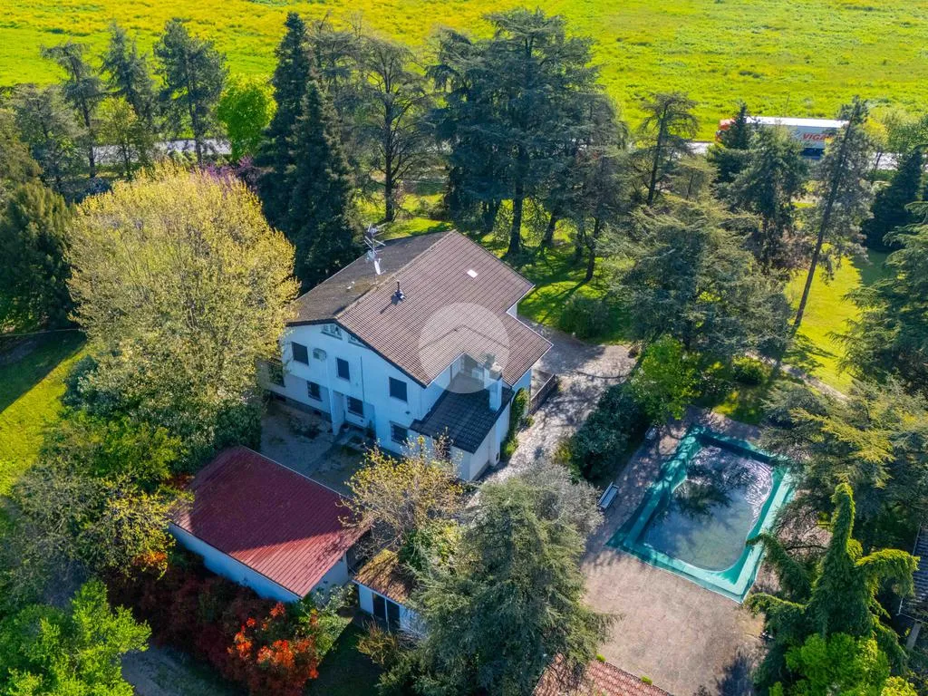 Õhuvaade - Villa with Pool near Parma