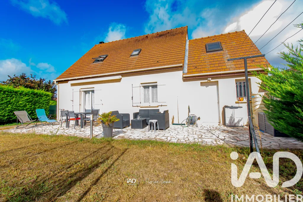 Jardin - Maison Traditionnelle avec Garage à Freneuse