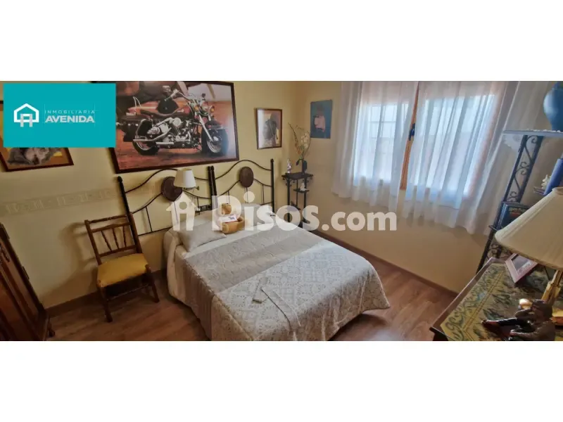 Chambres - Three-Bedroom House with Private Garden in Central District