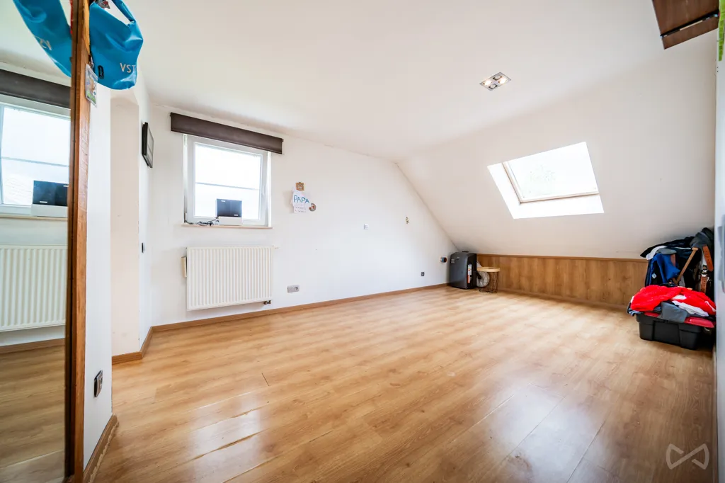 Rooms - House with Photovoltaic Panels in Courcelles