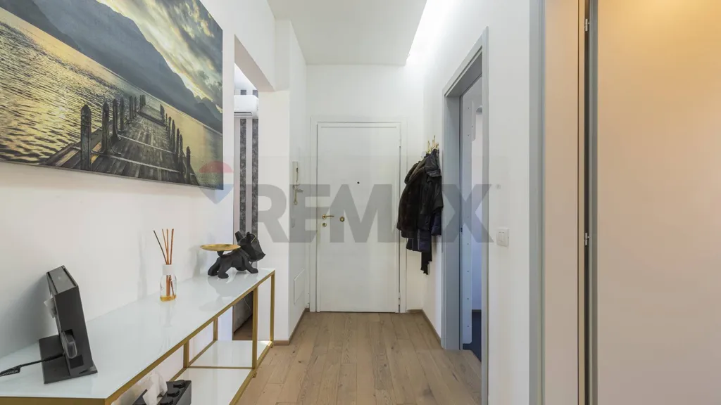 Esik - Rearranged Apartment with Balcony in Modena