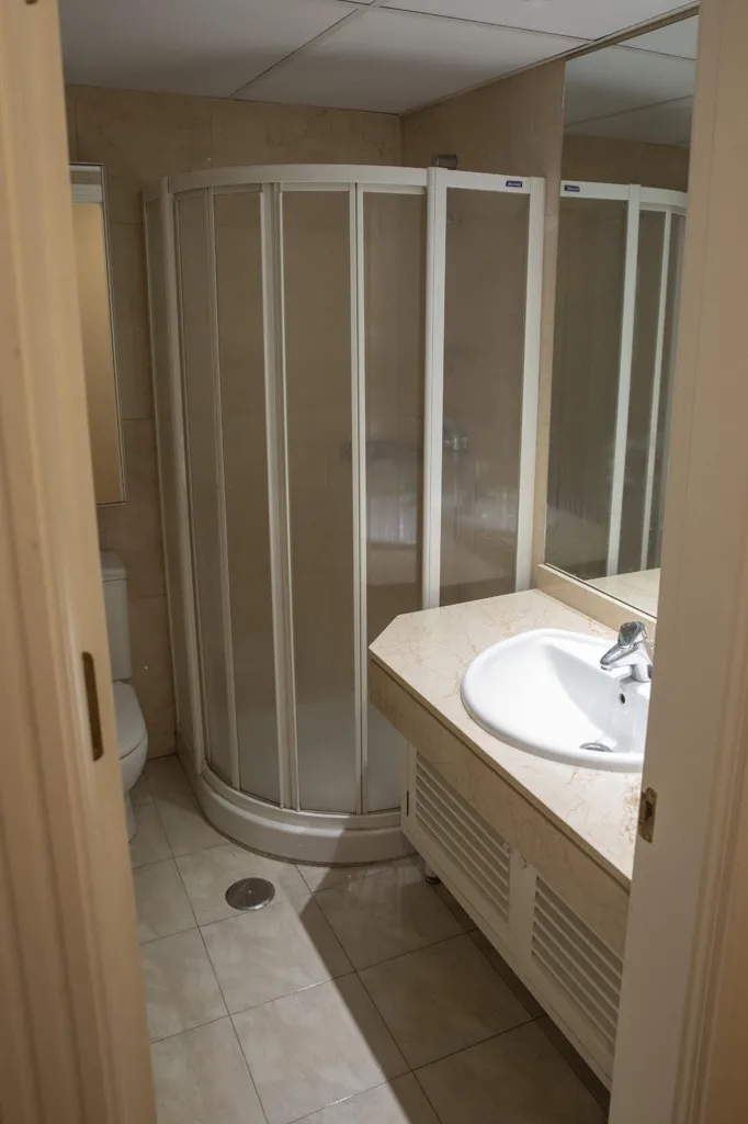 Bathrooms - Luxury Flat with Pool in Colina, Madrid