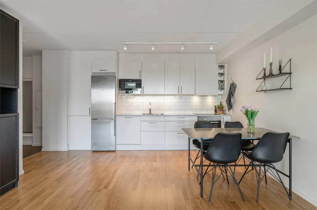 Sala da pranzo - Modern Flat with Balcony in Fullerö
