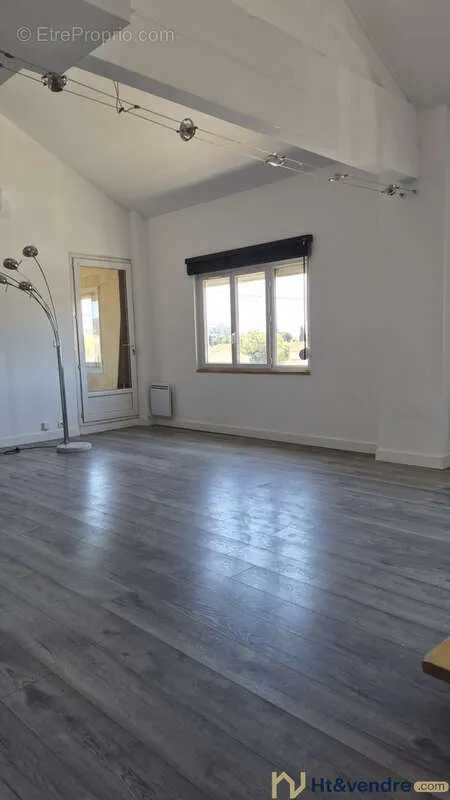 Soggiorno - Duplex Apartment with South-Facing Loggia in Hyères