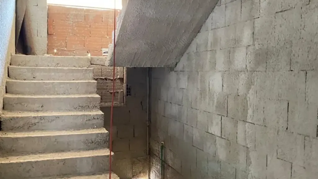 Toad - Under Construction House with Terrace in Avola