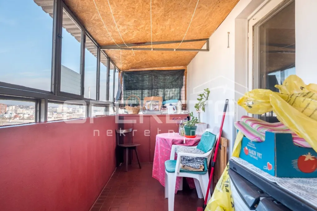 Rõdu - Three-bedroom Apartment with Central Heating in Zagreb