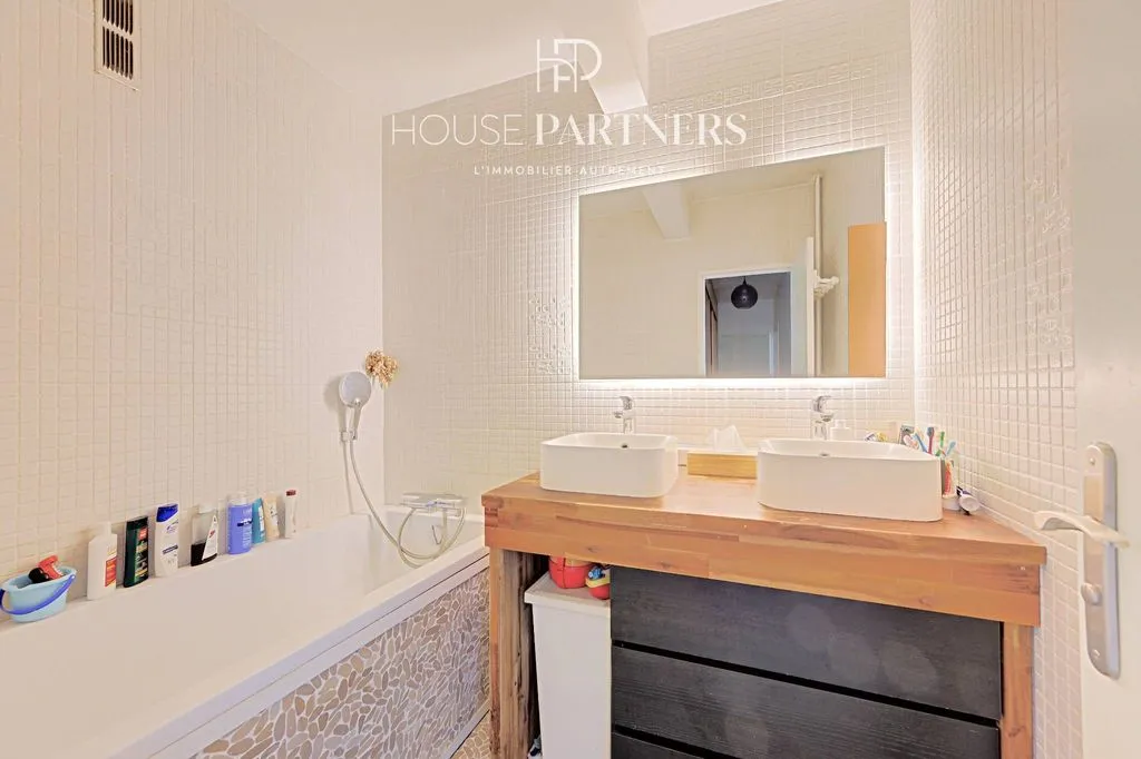 Salles de bain - Appartement de Luxe avec Balcon à Rueil-Malmaison