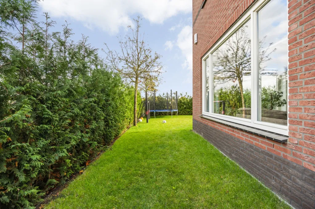 Aed - Detached House with Business Hall in Breda