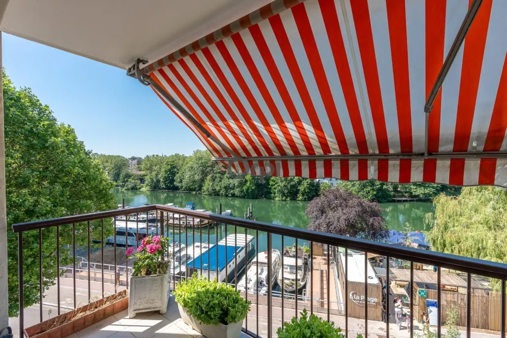 Balcone - 5-Piece Flat with Marne View in Joinville-le-Pont