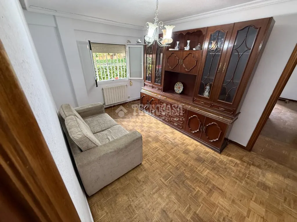 Living Room - Bright Apartment with Garden Views in Usera, Madrid