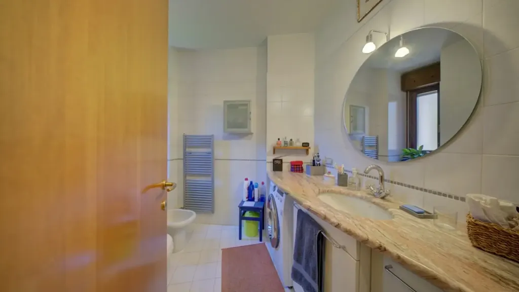 Bagni - Apartment with Double Balcony in Turin