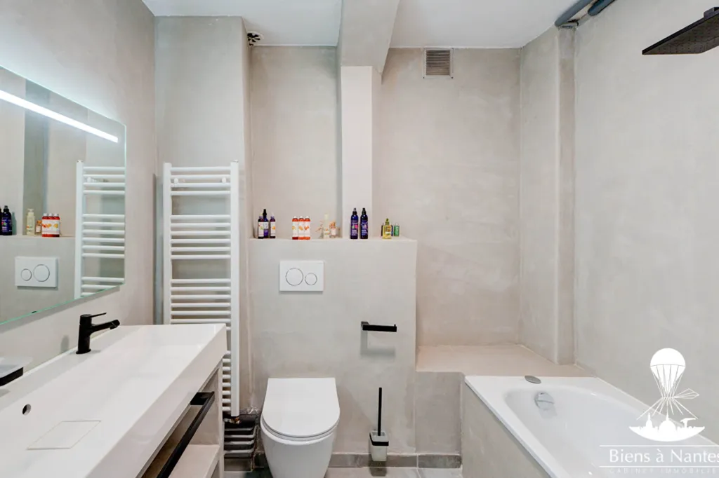 Bagni - Refurbished 3-Bed Apartment in Nantes