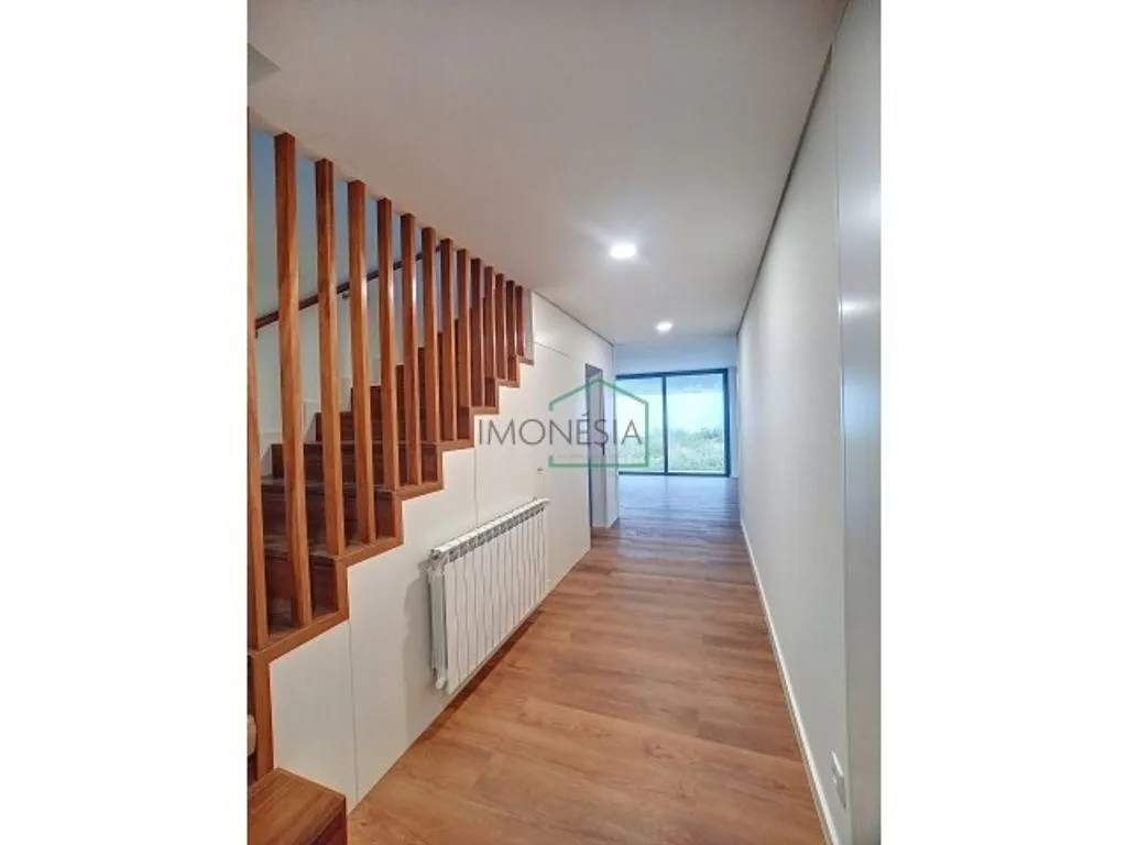 Esik - Luxury Villa with Solar Panels in Moledo