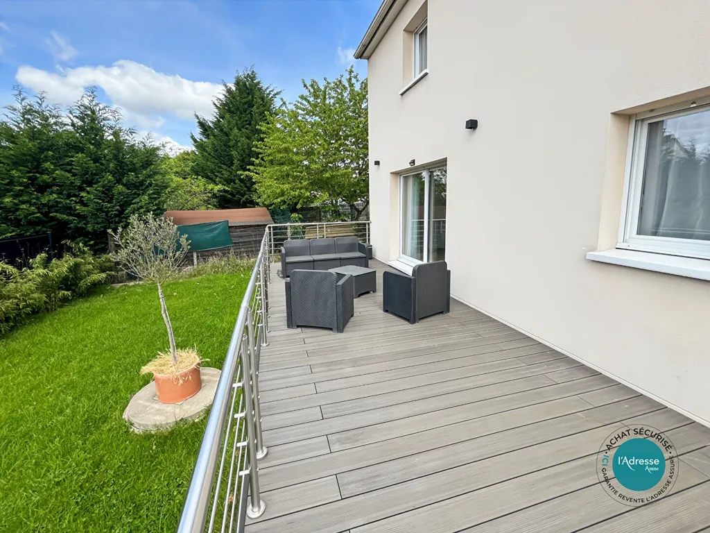 Terrasse - Maison Récemment Construite avec Jardin à Corbeil-Essonnes