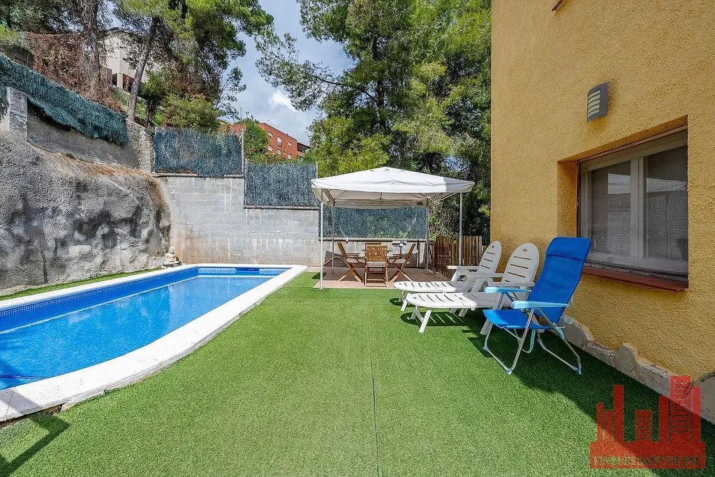 Bassein - Chalet with Pool in Vallirana