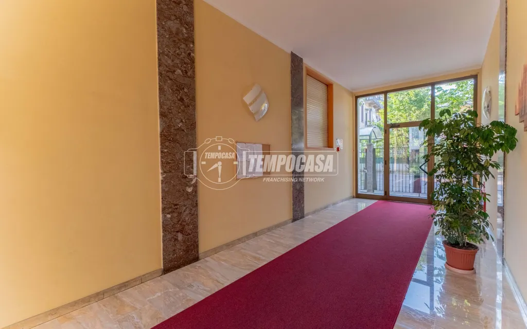 Entrée - Bright Bilocale with Balcony in Milan