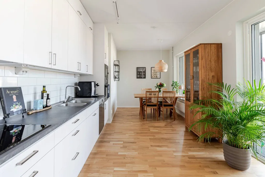 Köök - Apartment with Large Balcony in Östermalm