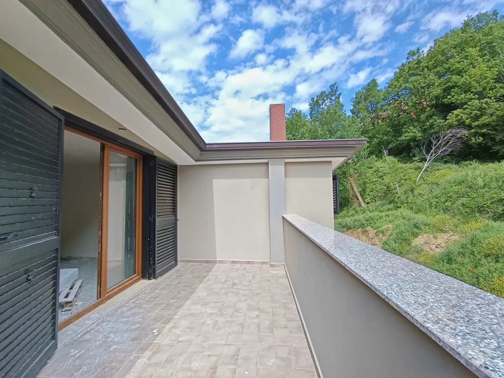 Balcon - Mansarded Flat with Solar Panel in Solofra