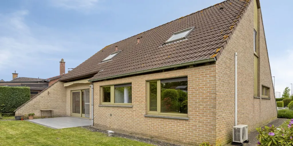 Extérieur - Villa avec Jardin et Garage à Asse