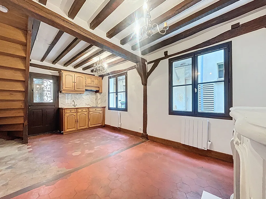 Living Room - 2-Bedroom Flat in Centre Ville, Rambouillet