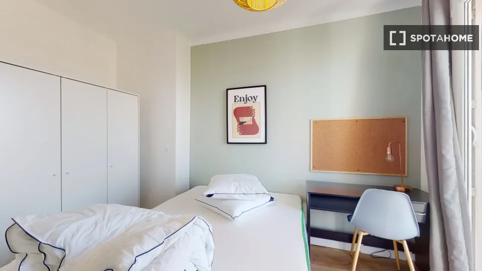 Chambres - Appartement à Louer à Marseille
